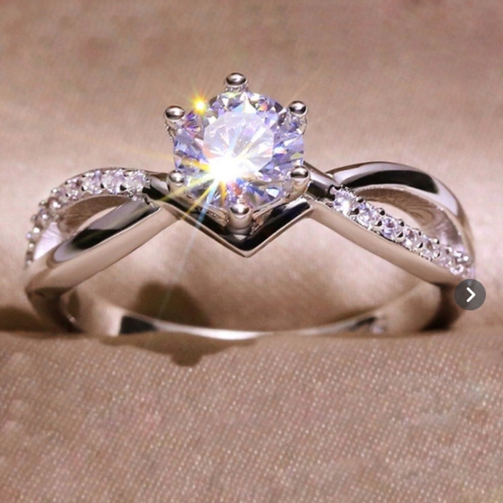 👩🏼‍🎤Elegant Engagement Ring - Picture 6 of 8